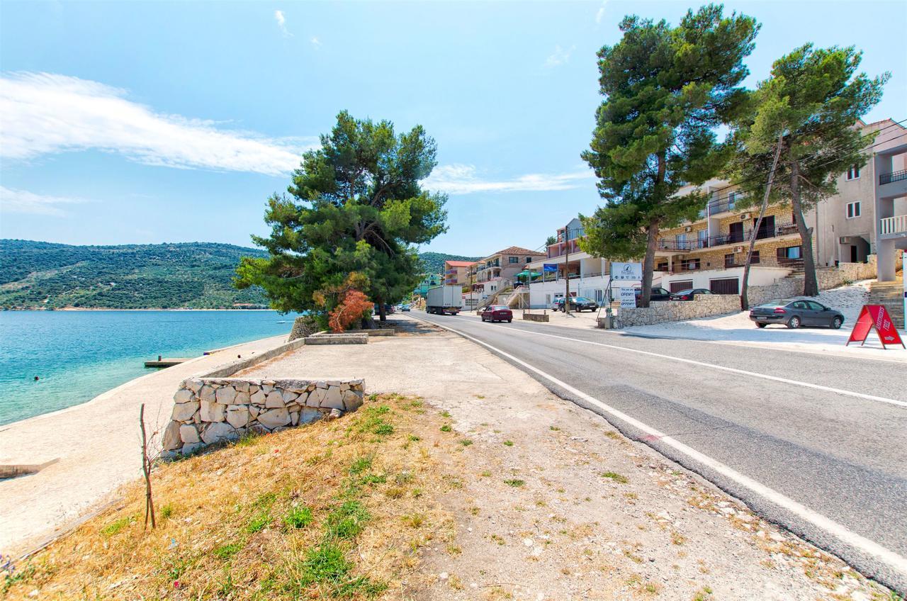 Apartments Martina Marina Εξωτερικό φωτογραφία